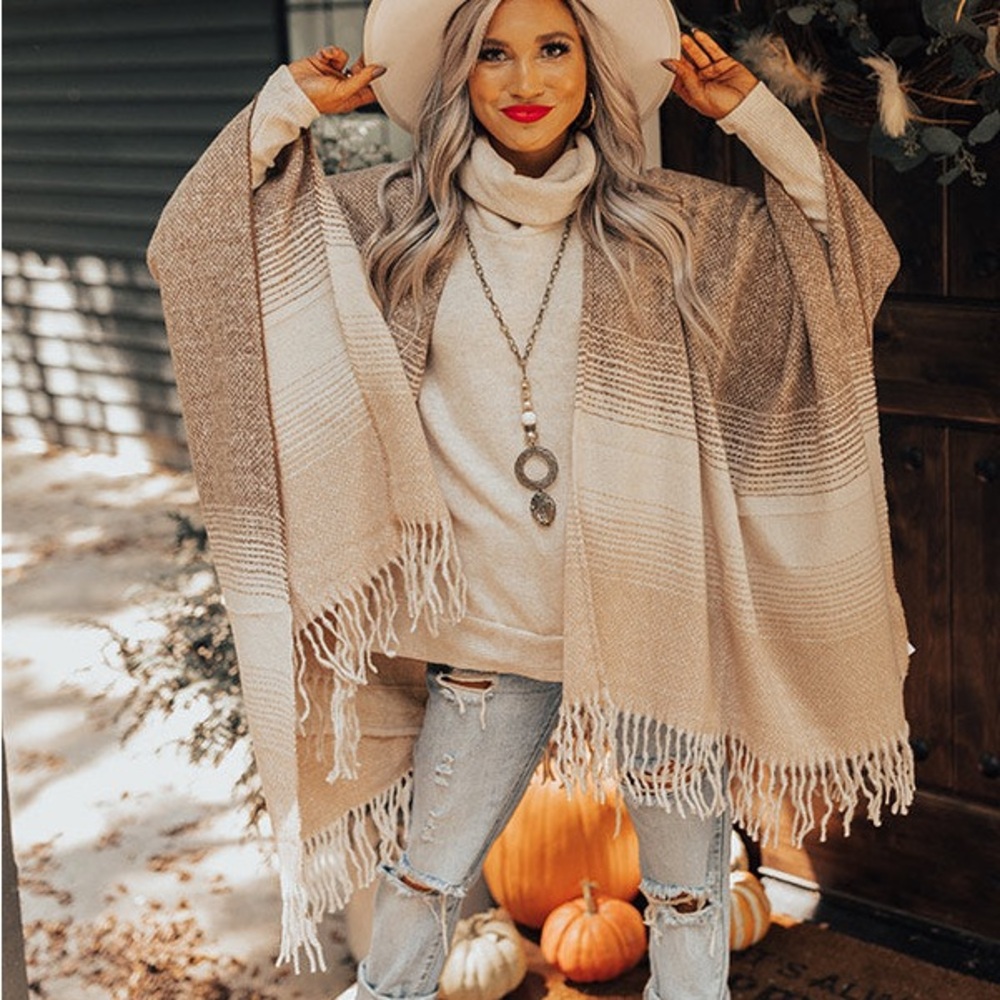 MORNING FLIGHT PONCHO IN MOCHA Cream Chunky Knit Poncho with Fringed Tassels